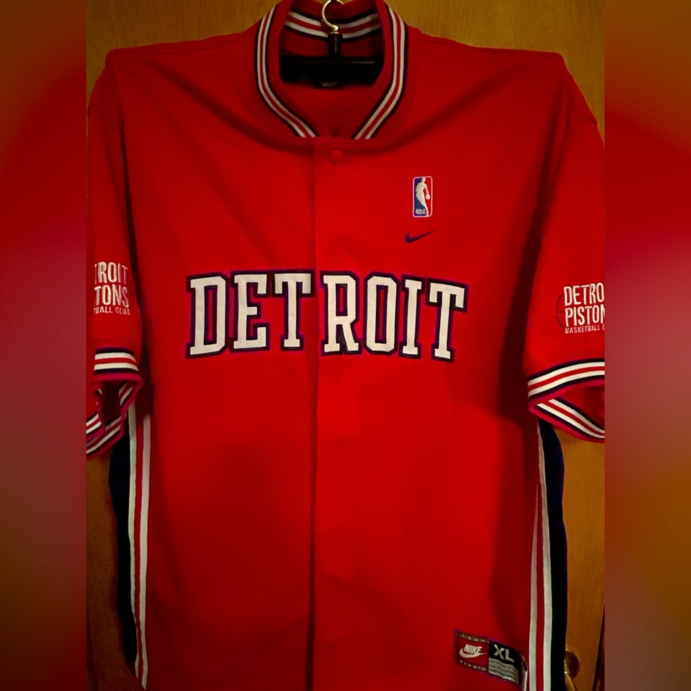 Vintage Throwback Nike Detroit Pistons Red snap front warm up